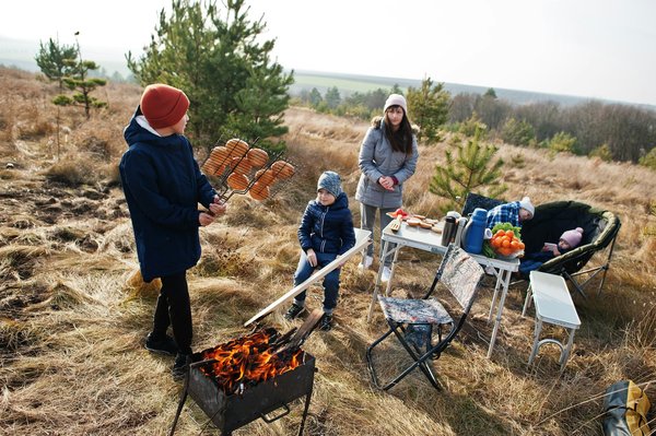 Y a-t-il des installations pour barbecue au Camping Rancho Davaine ?