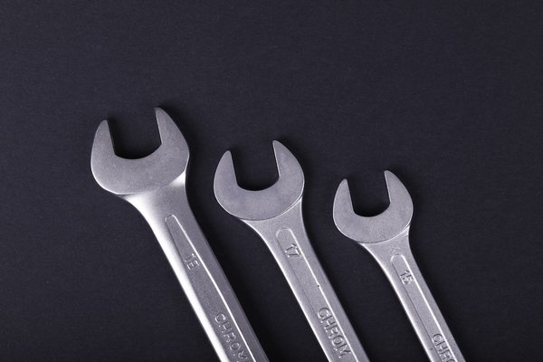 Comment intégrer des techniques de construction durable dans la restauration des habitats traditionnels ?