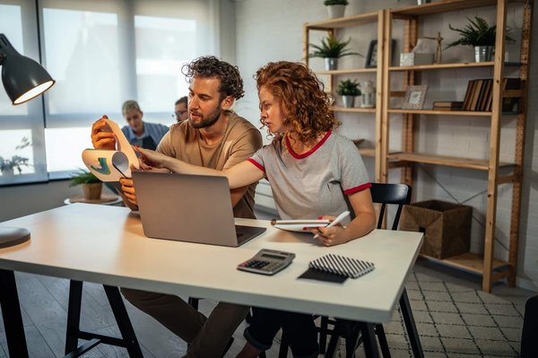 Quelle est l'importance des scènes de vie quotidienne dans les peintures de Vermeer ?