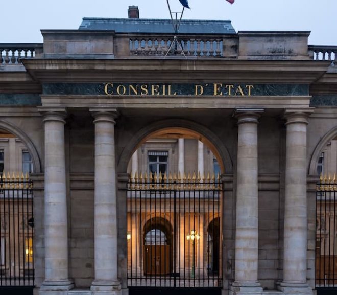 Quels conseils pour choisir et personnaliser une plaque funéraire ?